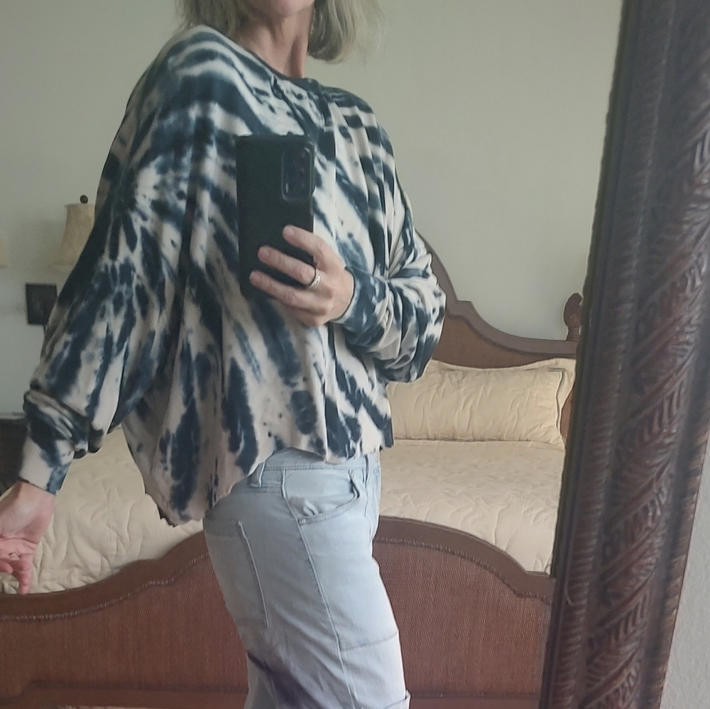 Tye dye hand cut sweatshirt s/m